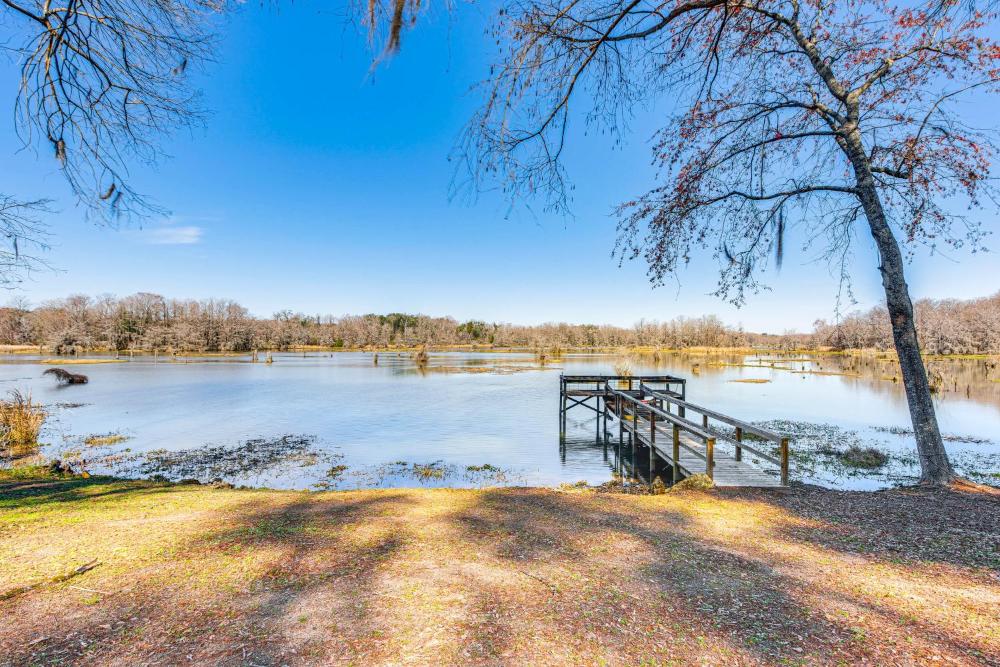Lakefront Cabin in Brinson Behind the Moon